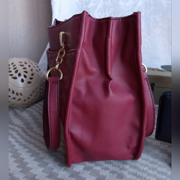 Anne Klein Burgundy Embossed Pebbled Vegan Leather Tote w/Black Wallet - Picture 6 of 13